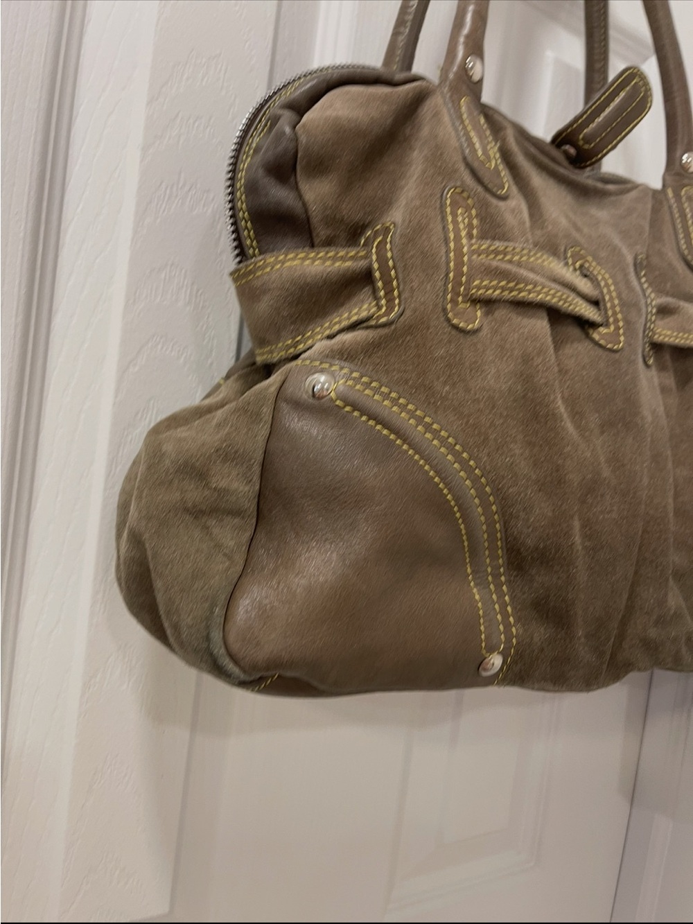 Classic Brown Leather Tote Handbag - Picture 3 of 6